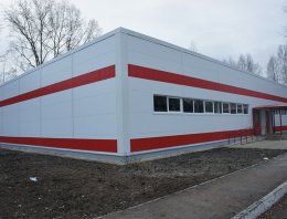 Фирменный магазин  в городе Емва из сэндвич-панелей, построенная компанией Альянс - Фирменный магазин  в городе Емва, Республика Коми, г. Емва, ул. Коммунистическая. 